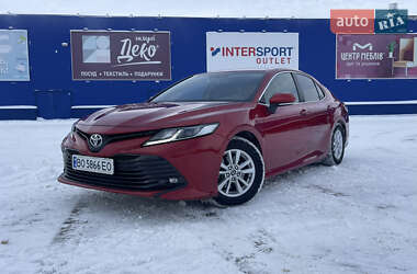 Седан Toyota Camry 2018 в Тернополе