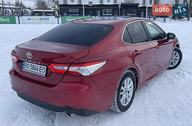 Седан Toyota Camry 2018 в Тернополе