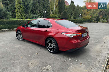 Седан Toyota Camry 2018 в Тернополе