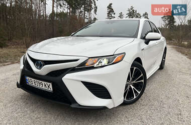 Седан Toyota Camry 2020 в Києві