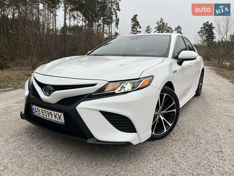 Седан Toyota Camry 2020 в Киеве