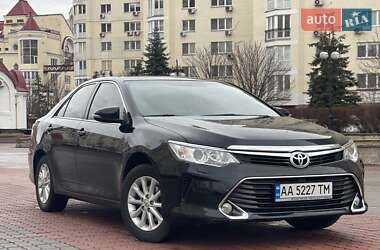 Седан Toyota Camry 2015 в Киеве