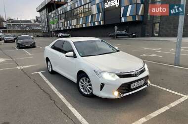 Седан Toyota Camry 2015 в Киеве