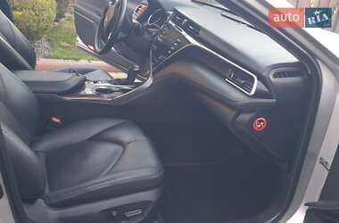 Седан Toyota Camry 2018 в Львове