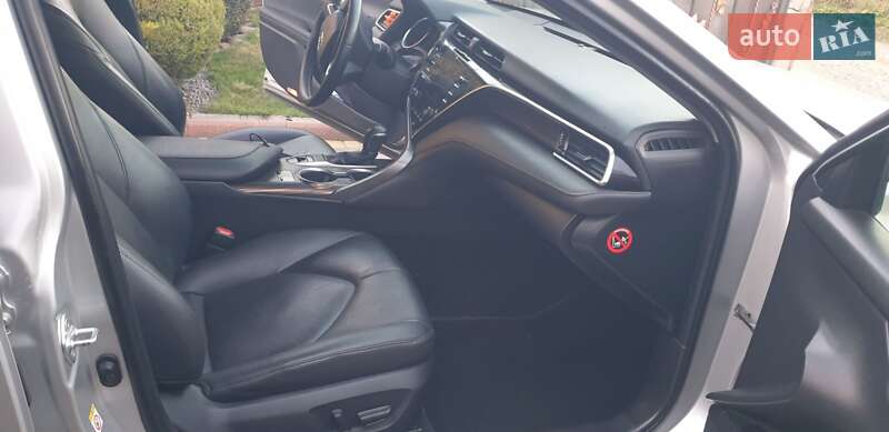 Седан Toyota Camry 2018 в Львові