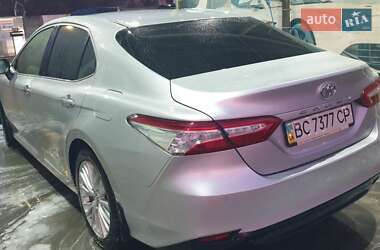 Седан Toyota Camry 2018 в Львове