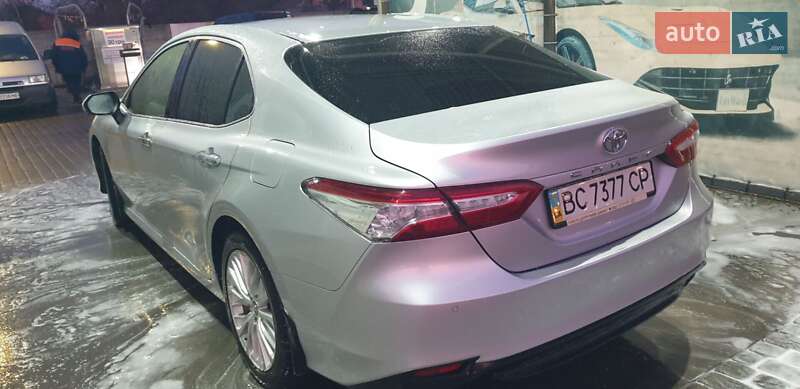 Седан Toyota Camry 2018 в Львові