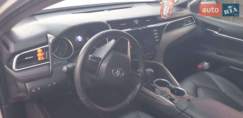 Седан Toyota Camry 2018 в Львові