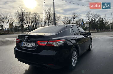 Седан Toyota Camry 2019 в Киеве