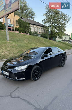 Седан Toyota Camry 2017 в Сумах