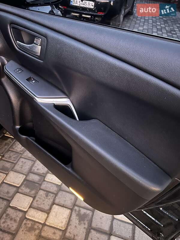 Седан Toyota Camry 2015 в Гайвороні