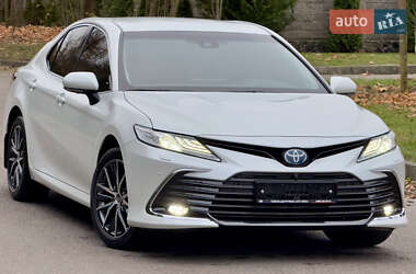 Седан Toyota Camry 2024 в Ровно