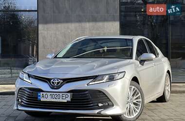 Седан Toyota Camry 2020 в Ужгороді