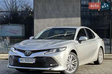 Седан Toyota Camry 2020 в Ужгороді