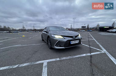 Седан Toyota Camry 2021 в Киеве