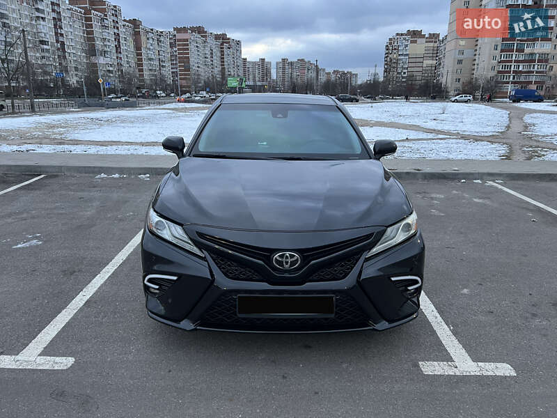 Седан Toyota Camry 2017 в Києві