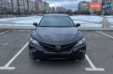 Седан Toyota Camry 2017 в Києві