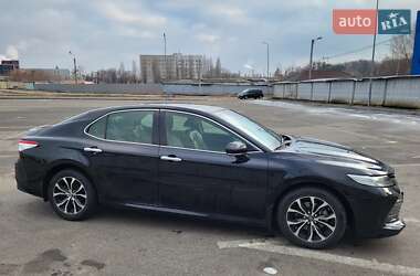 Седан Toyota Camry 2018 в Харькове