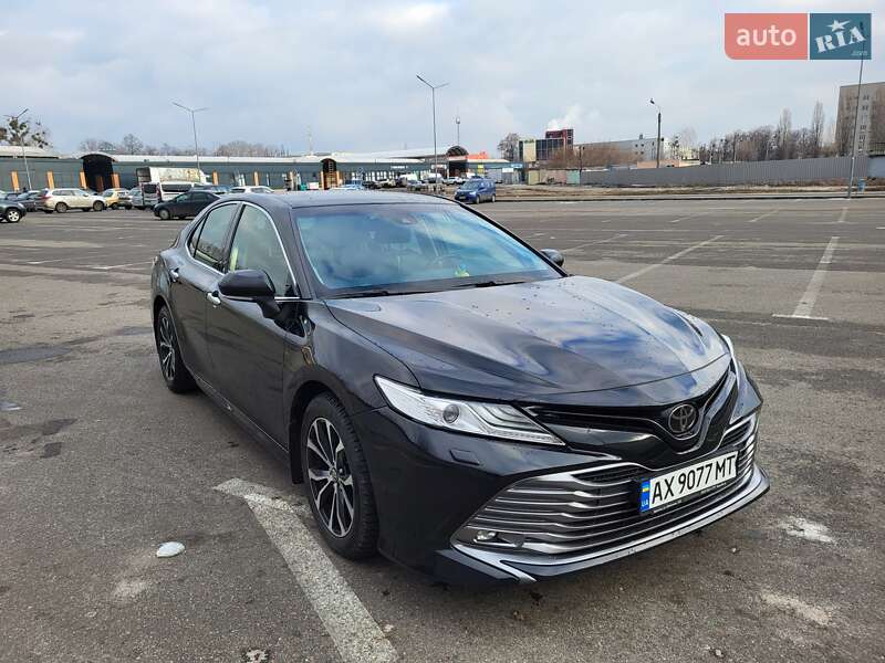 Седан Toyota Camry 2018 в Харькове