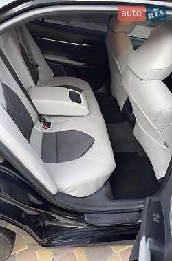 Седан Toyota Camry 2018 в 