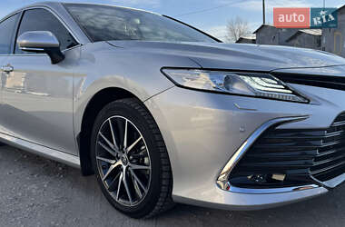 Седан Toyota Camry 2023 в Запоріжжі