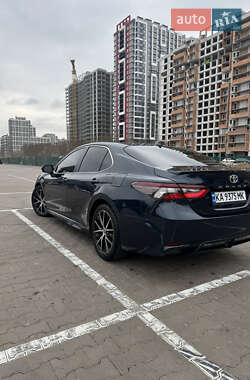 Седан Toyota Camry 2021 в Киеве