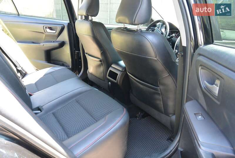 Седан Toyota Camry 2015 в Харькове