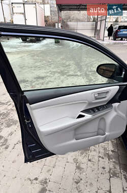 Седан Toyota Camry 2016 в 