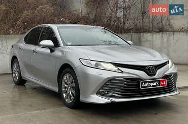 Седан Toyota Camry 2018 в Києві