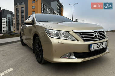 Седан Toyota Camry 2012 в Рівному