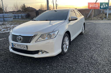 Седан Toyota Camry 2014 в Луцьку