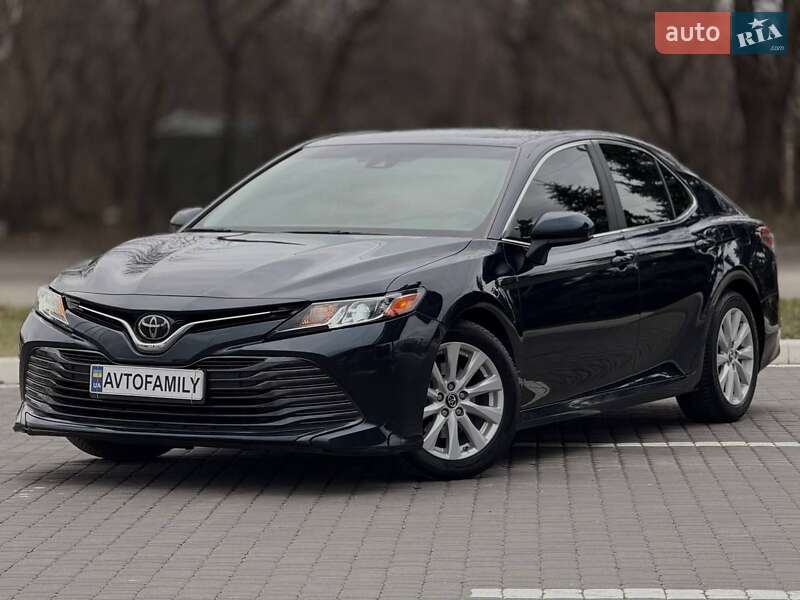 Седан Toyota Camry 2018 в Дніпрі