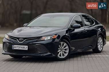 Седан Toyota Camry 2018 в Дніпрі