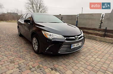 Седан Toyota Camry 2015 в Рівному