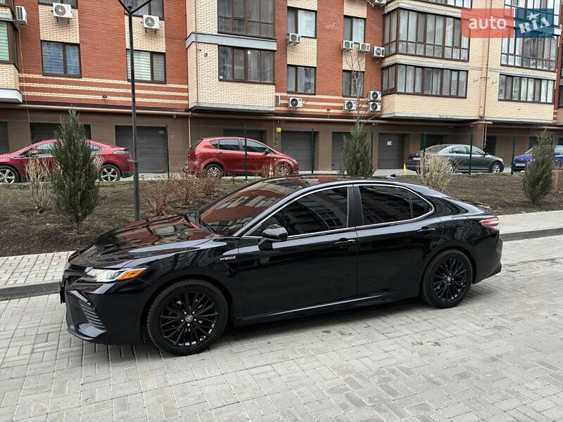 Toyota Camry 2019