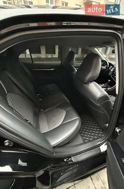 Седан Toyota Camry 2019 в 