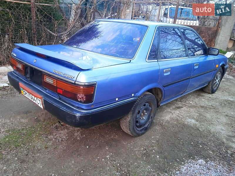 Седан Toyota Camry 1988 в Одесі