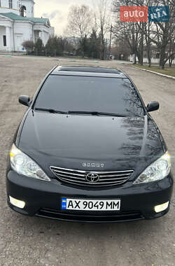 Седан Toyota Camry 2004 в Чугуеве