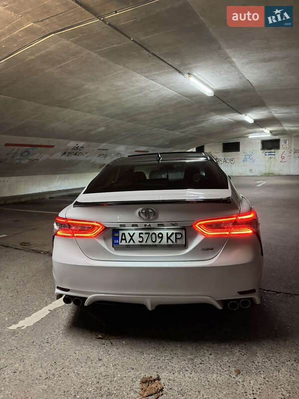 Седан Toyota Camry 2018 в Харкові