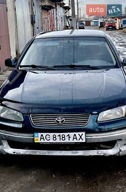 Седан Toyota Camry 1998 в Владимире