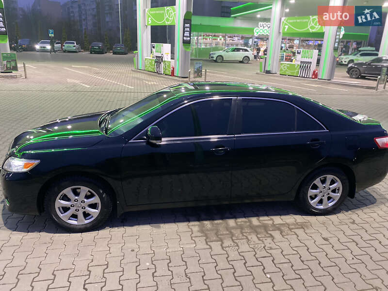 Седан Toyota Camry 2011 в Житомирі