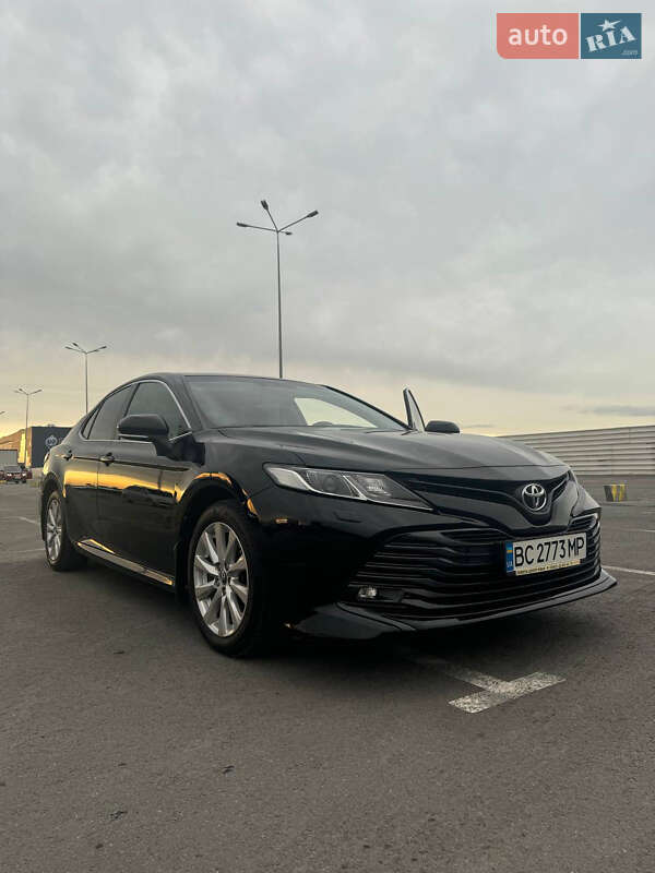 Седан Toyota Camry 2019 в 