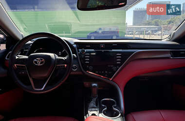 Седан Toyota Camry 2017 в Києві