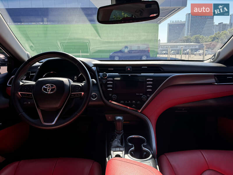 Седан Toyota Camry 2017 в Киеве