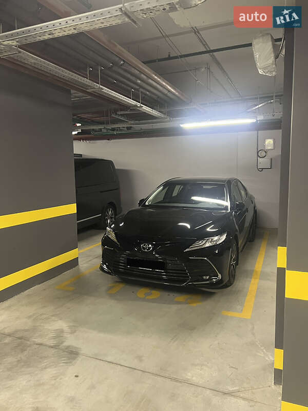 Седан Toyota Camry 2022 в Дніпрі