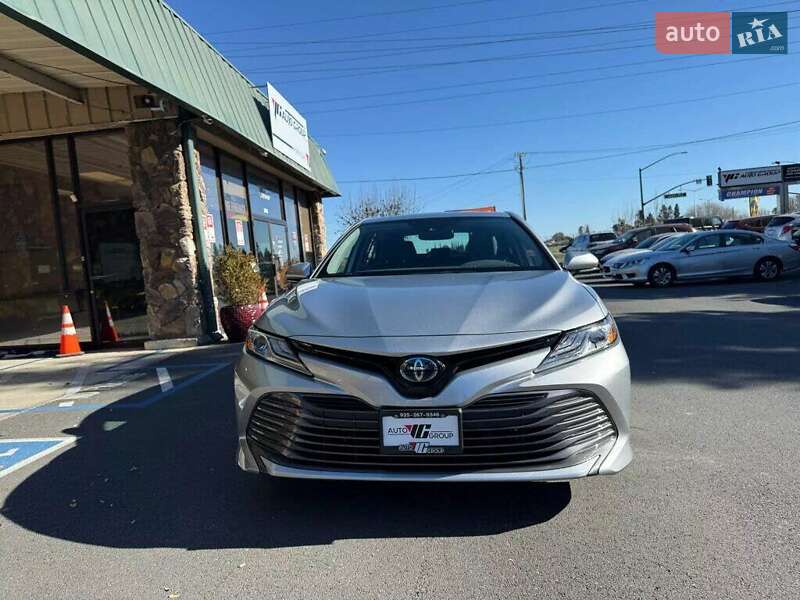 Седан Toyota Camry 2019 в Львове