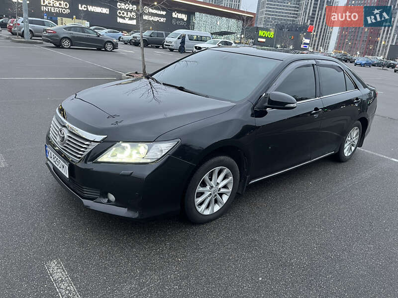 Седан Toyota Camry 2013 в Киеве