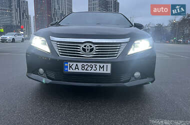 Седан Toyota Camry 2013 в Киеве