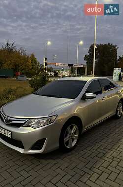 Седан Toyota Camry 2014 в Дніпрі