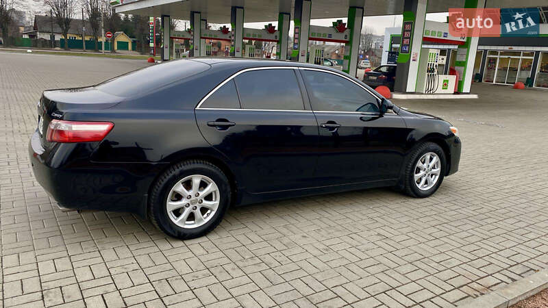 Седан Toyota Camry 2011 в Житомирі